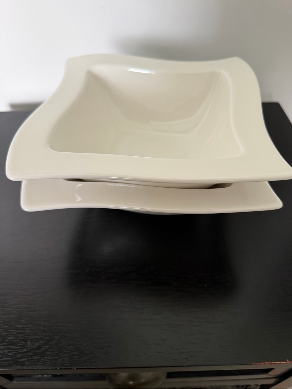 Villeroy & Boch Cream Ceramic Wave Square Serving Bowls - Set of 2 - Picture 4 of 4